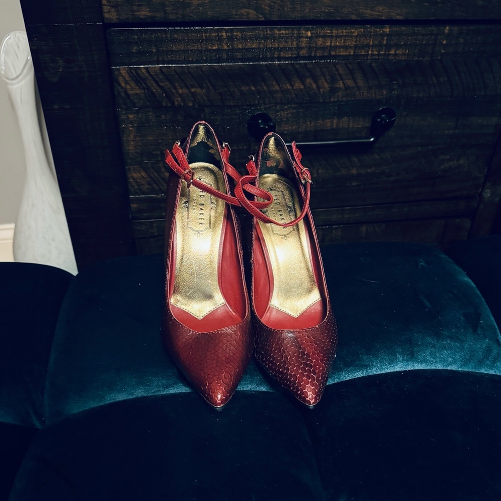 Ted Baker Red Pointed Toe Pump (38)